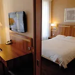 Hotel The Originals Du Grand Monarque Nantes Gare